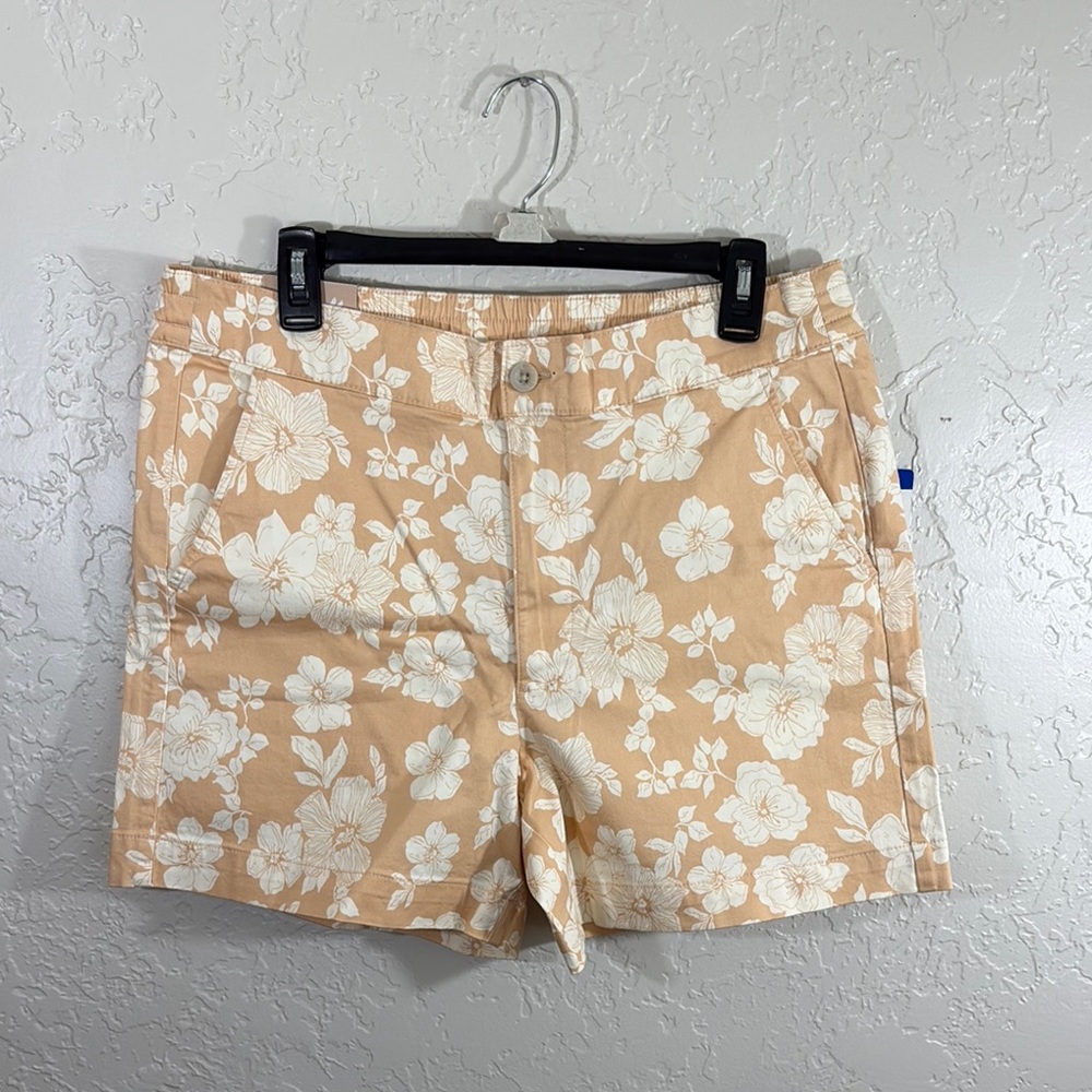 JACHS Girlfriend Floral Print Shorts - Peach and White